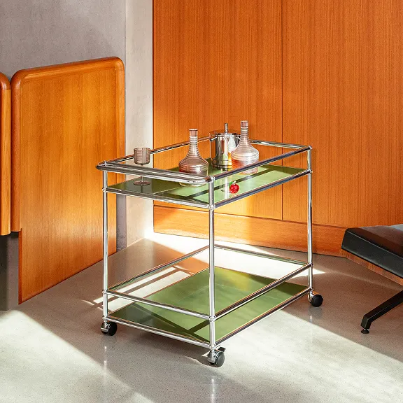 Olivgrüner USM Haller Servierwagen.